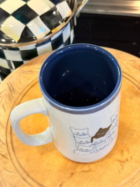 Vintage OTAGIRI Blue and White Stoneware Cat Pattern Mug - Picture 5 of 16